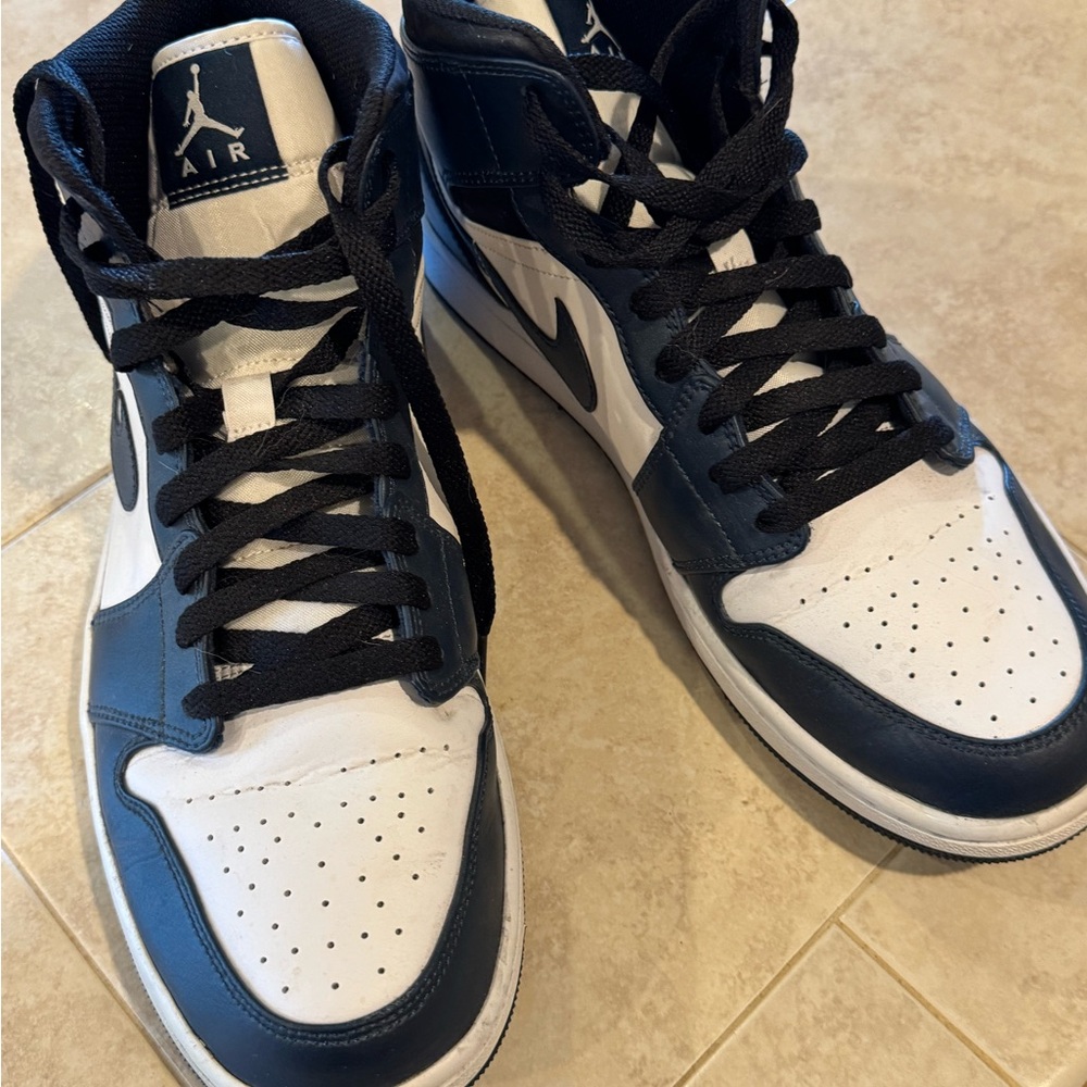 Air Jordan 1 Mids Men's Black, Navy, and White High-Top Sneakers, size 12